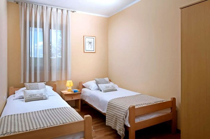 Image No.11-4 Bed Property for sale