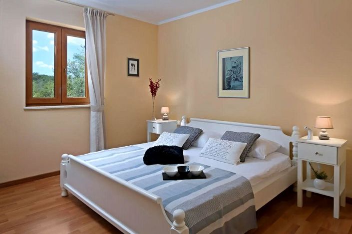 Image No.9-4 Bed Property for sale