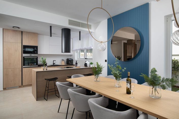 Image No.12-5 Bed Property for sale