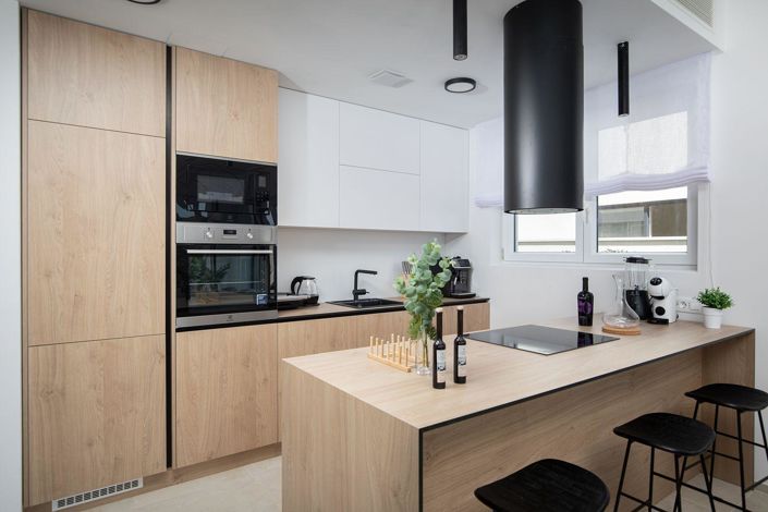 Image No.15-5 Bed Property for sale