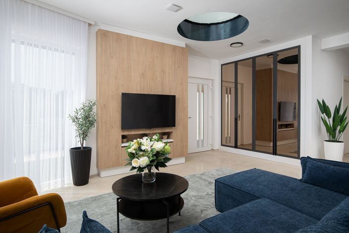 Image No.17-5 Bed Property for sale