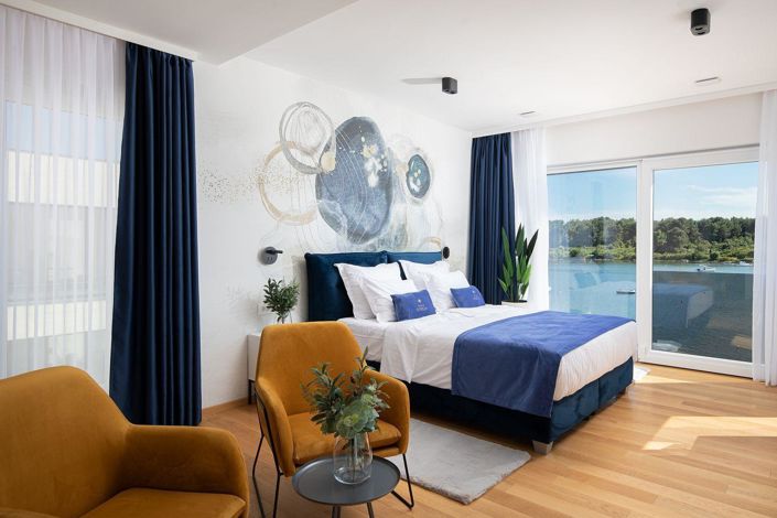 Image No.20-5 Bed Property for sale