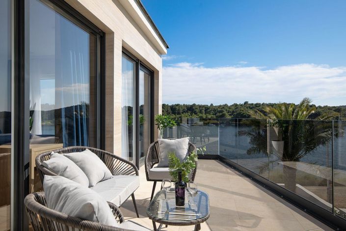 Image No.5-5 Bed Property for sale