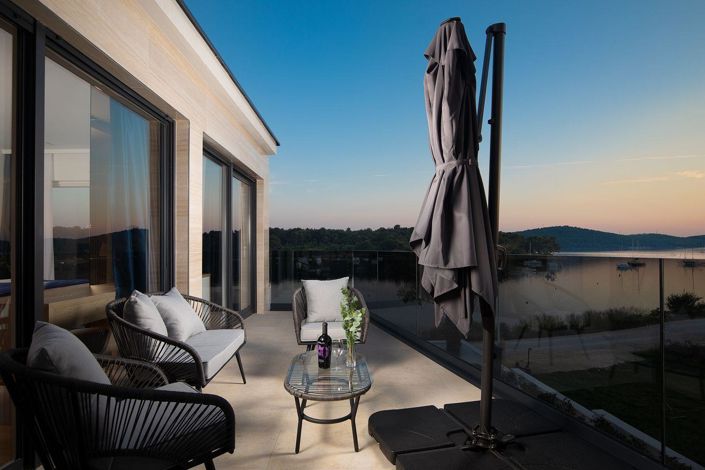 Image No.9-5 Bed Property for sale