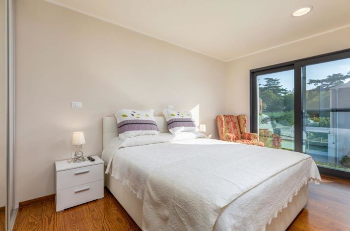 Image No.14-5 Bed Property for sale