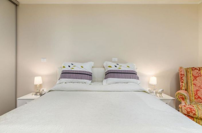 Image No.16-5 Bed Property for sale