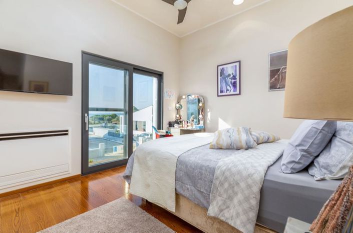 Image No.19-5 Bed Property for sale