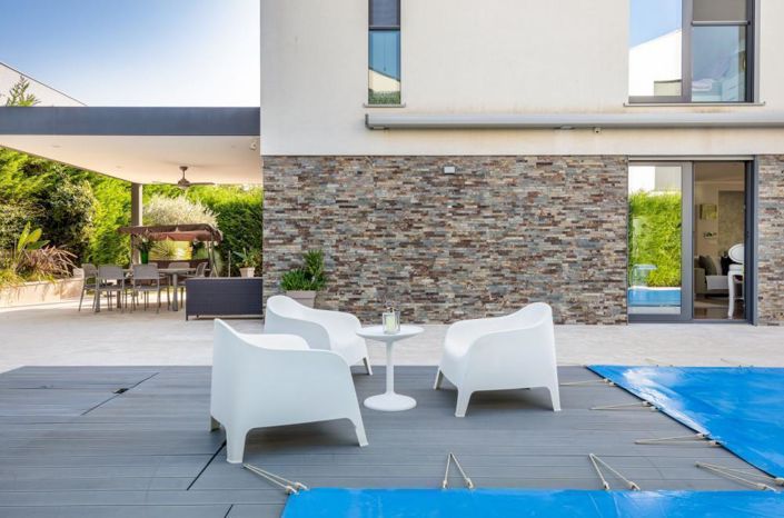 Image No.7-5 Bed Property for sale