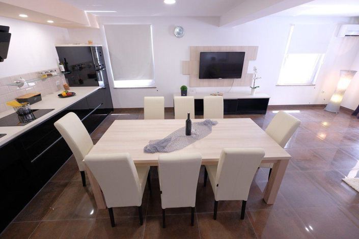 Image No.13-4 Bed Property for sale