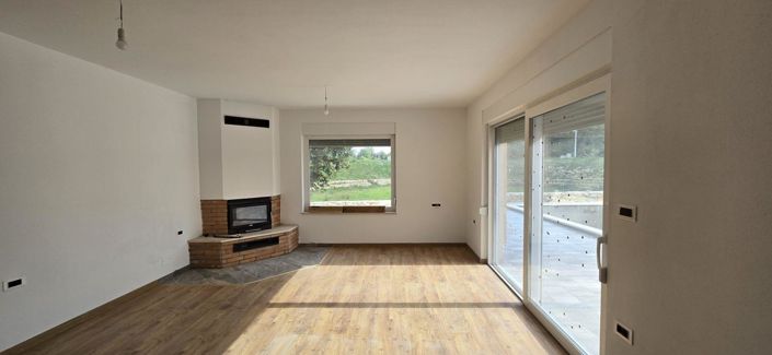 Image No.10-3 Bed Property for sale