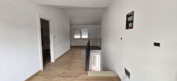 Image No.14-3 Bed Property for sale