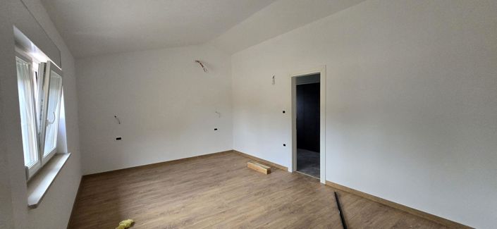 Image No.18-3 Bed Property for sale