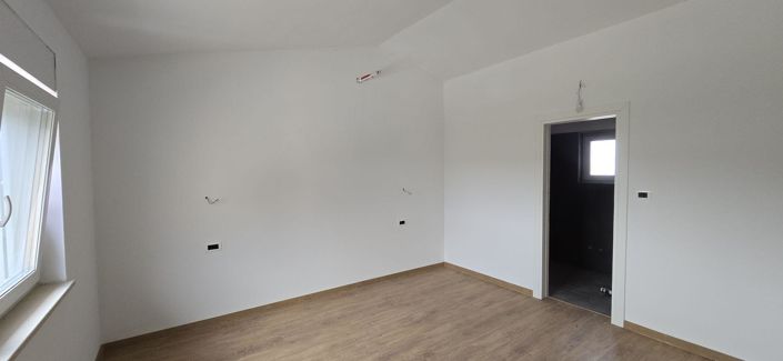 Image No.23-3 Bed Property for sale