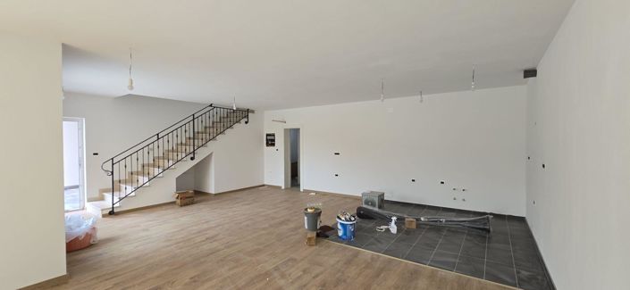 Image No.9-3 Bed Property for sale