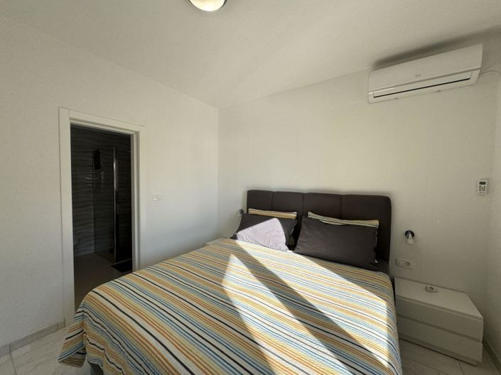 Image No.12-4 Bed Property for sale