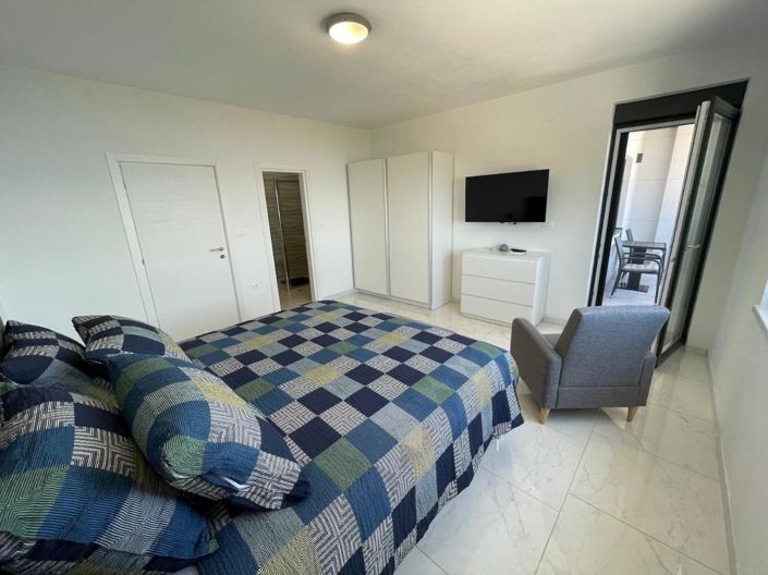 Image No.16-4 Bed Property for sale