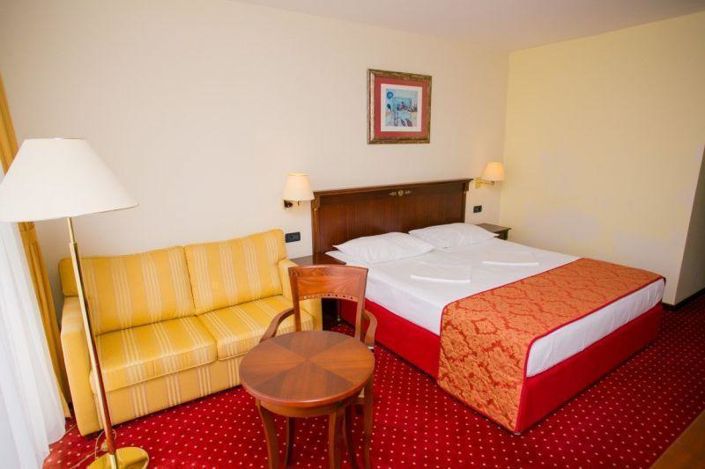 Image No.11-52 Bed Property for sale