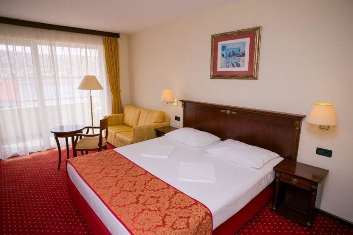 Image No.12-52 Bed Property for sale