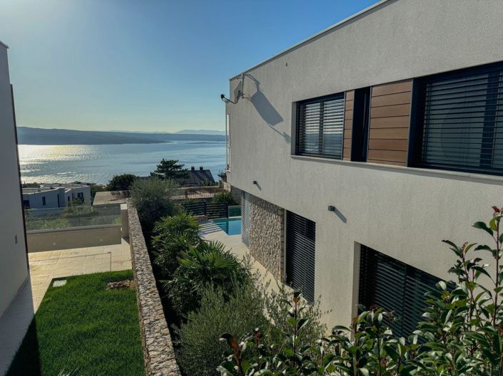 Image No.17-5 Bed Property for sale