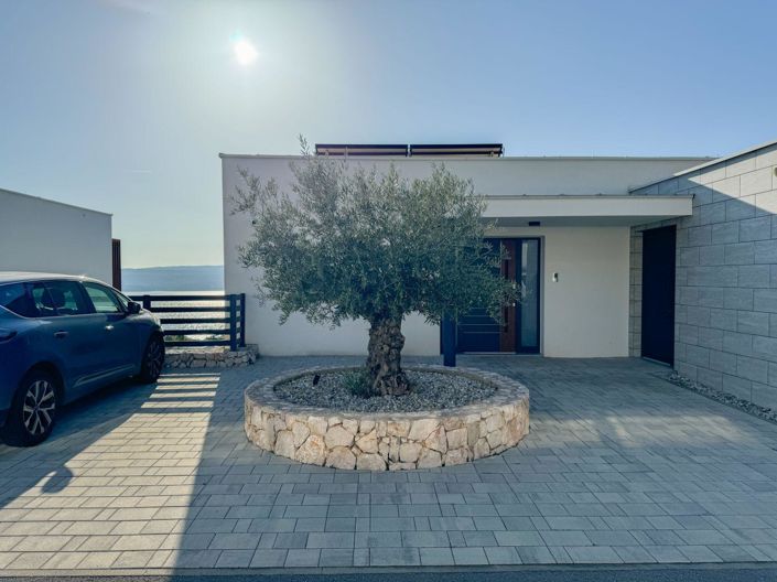 Image No.22-5 Bed Property for sale