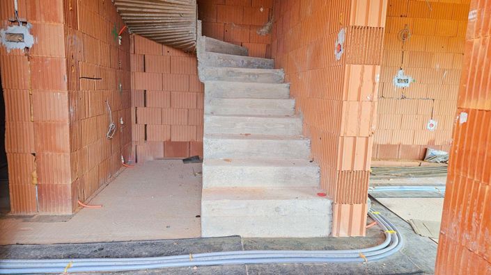 Image No.14-4 Bed Property for sale