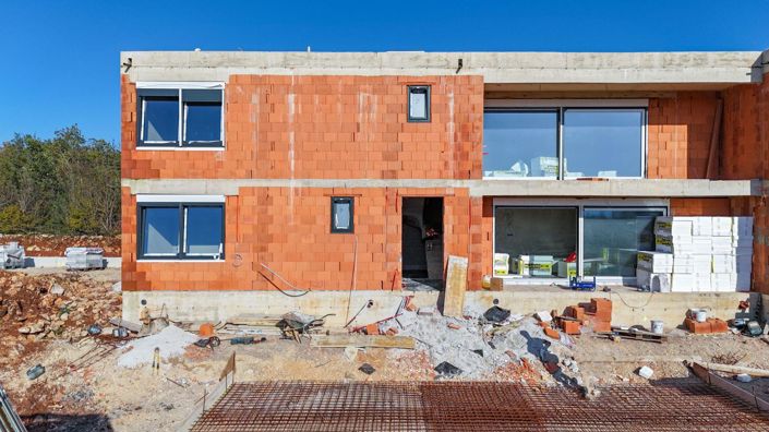 Image No.4-4 Bed Property for sale