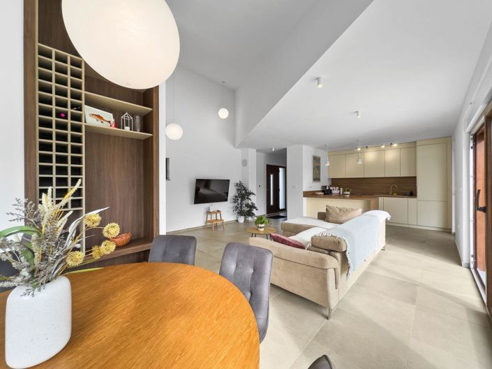 Image No.14-2 Bed Property for sale