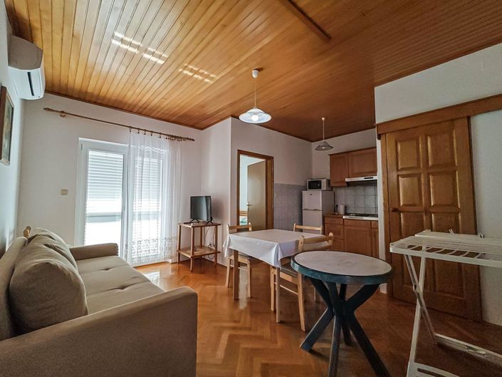 Image No.22-6 Bed Property for sale