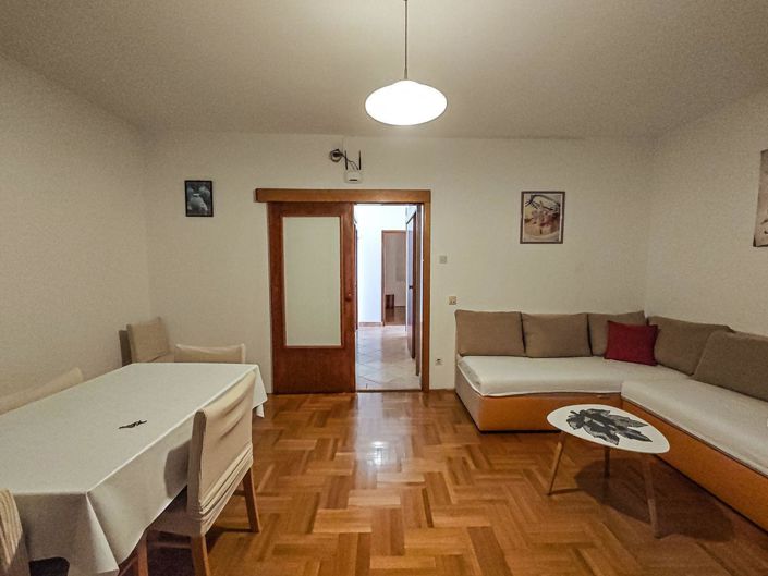 Image No.25-6 Bed Property for sale