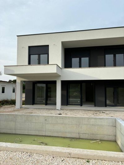 Image No.1-Propriété de 3 chambres à vendre à Labin