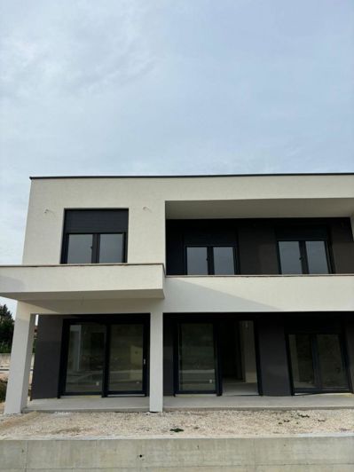 Image No.3-3 Bed Property for sale