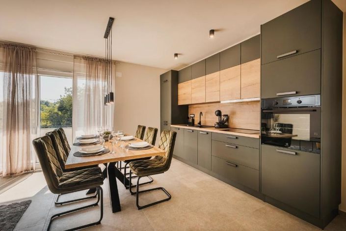 Image No.11-5 Bed Property for sale