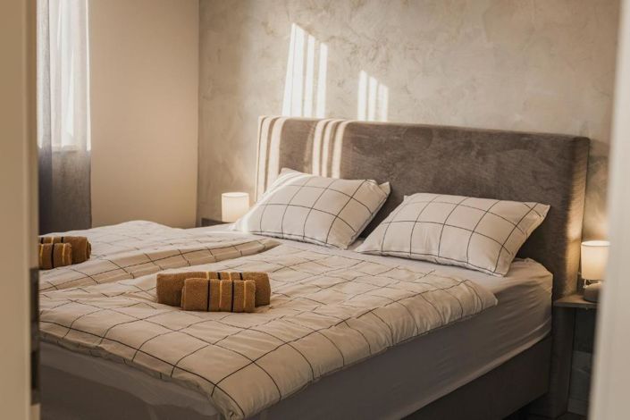 Image No.21-5 Bed Property for sale