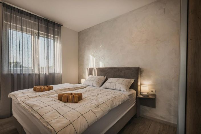 Image No.22-5 Bed Property for sale