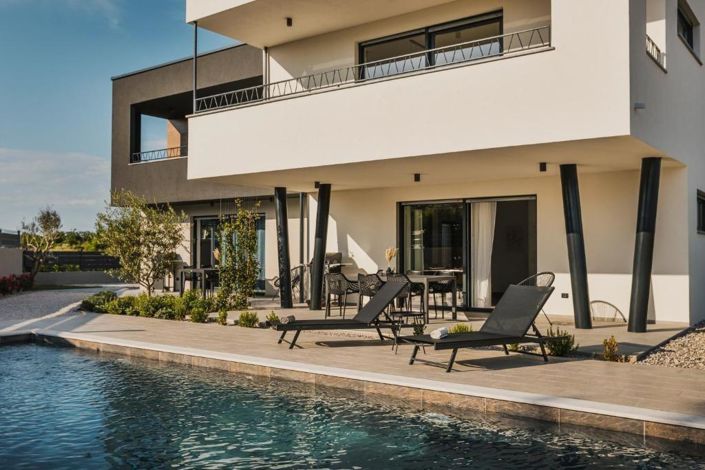 Image No.3-5 Bed Property for sale