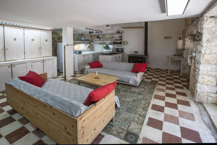 Image No.10-4 Bed Property for sale