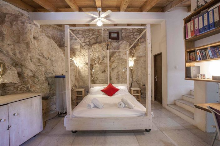 Image No.13-4 Bed Property for sale