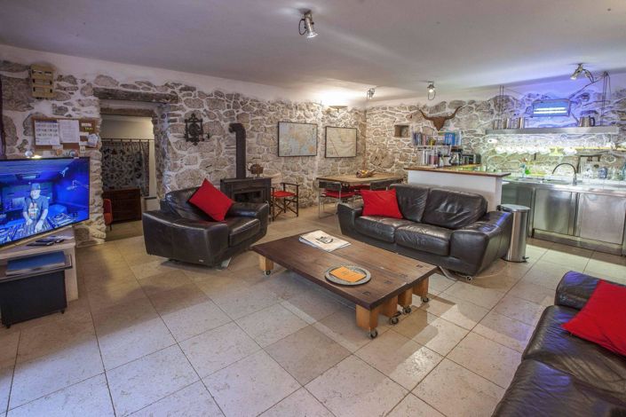 Image No.19-4 Bed Property for sale