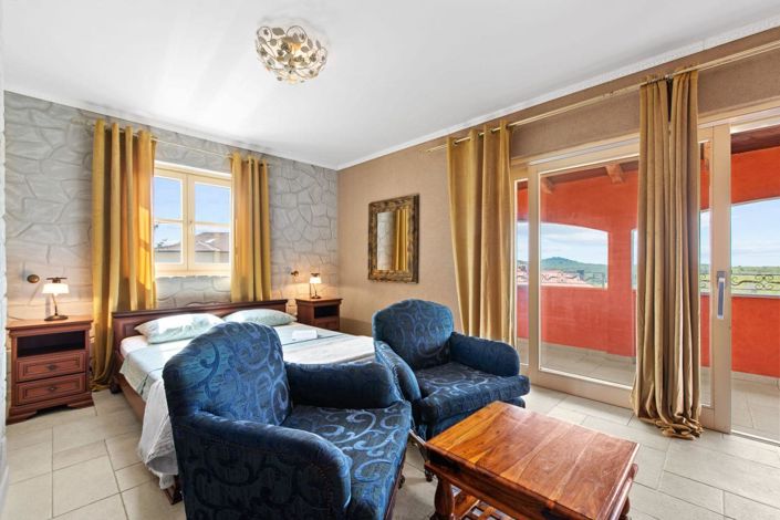 Image No.21-3 Bed Property for sale