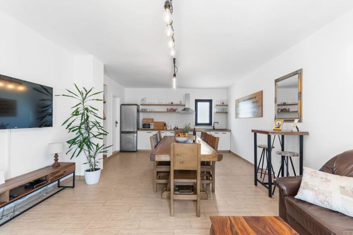 Image No.10-6 Bed Property for sale