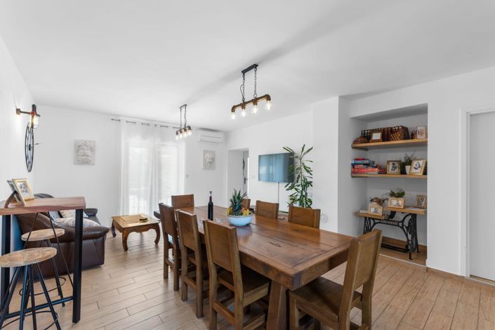 Image No.12-6 Bed Property for sale