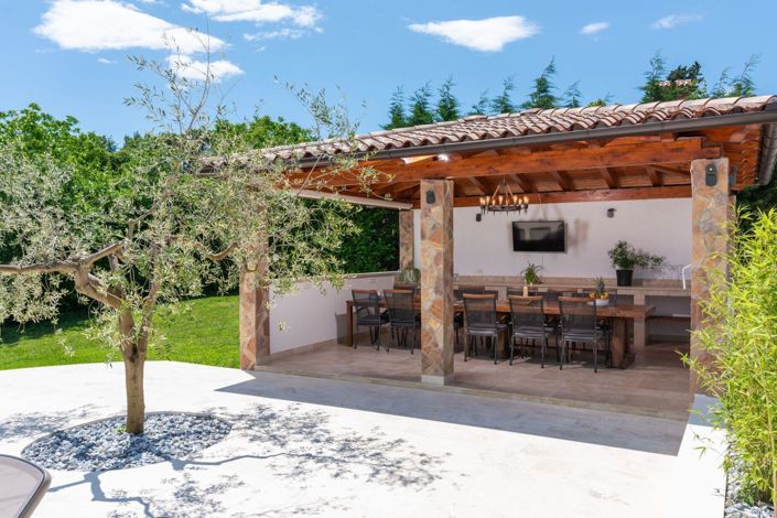 Image No.13-6 Bed Property for sale