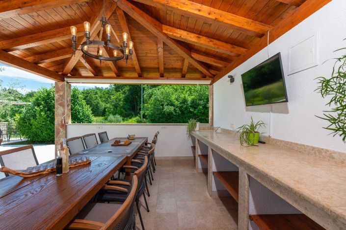 Image No.14-6 Bed Property for sale