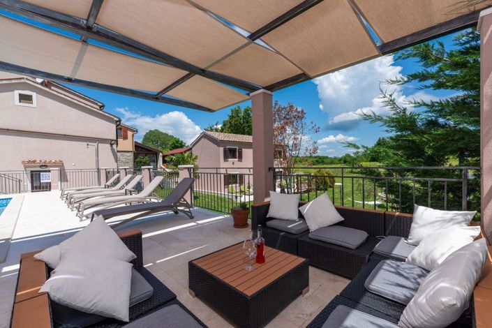 Image No.16-6 Bed Property for sale