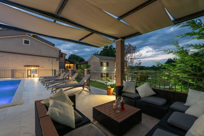 Image No.20-6 Bed Property for sale