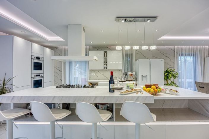 Image No.19-5 Bed Property for sale