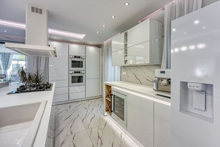 Image No.20-5 Bed Property for sale