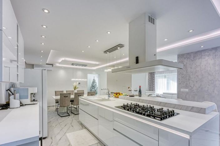 Image No.21-5 Bed Property for sale