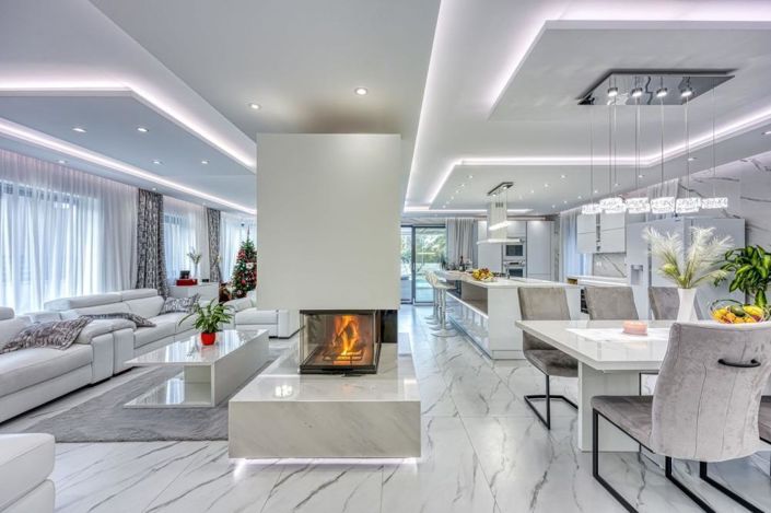 Image No.8-5 Bed Property for sale