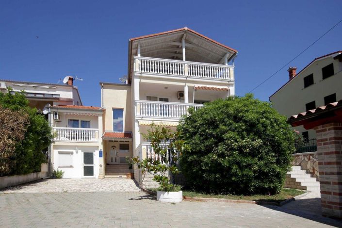 Image No.2-7 Bed Property for sale